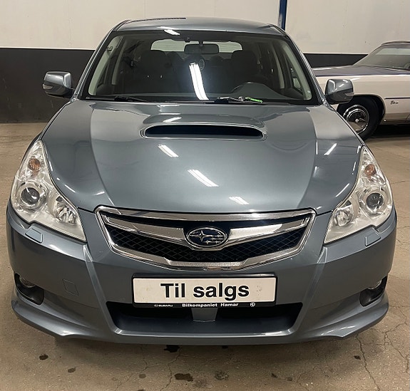 Subaru Legacy 2 of 5