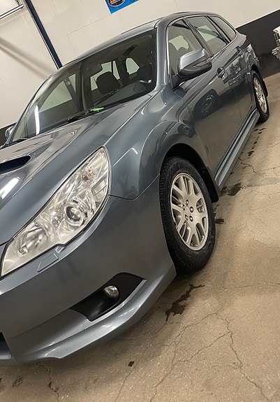 Subaru Legacy 4 of 5