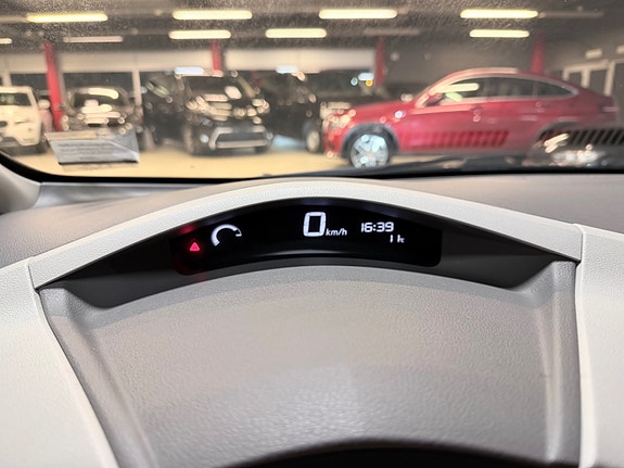 Nissan Leaf 24 of 30