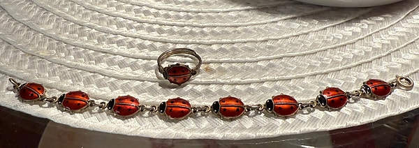 Marihøne armbånd med ring