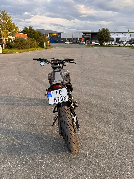 Yamaha WR 125 X 3 of 6