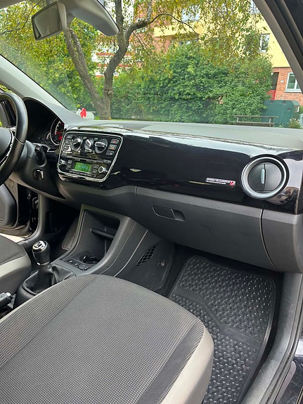 Volkswagen UP! 12 of 30