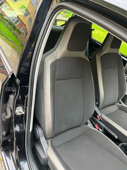 Volkswagen UP! 11 of 30