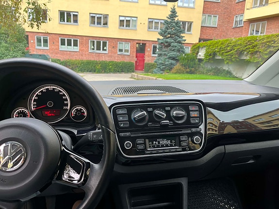 Volkswagen UP! 10 of 30