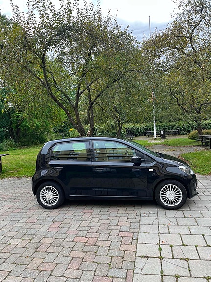 Volkswagen UP! 3 of 30