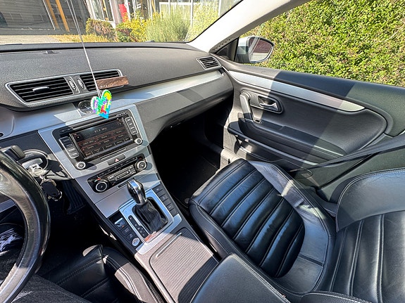 Volkswagen Passat CC 15 of 30
