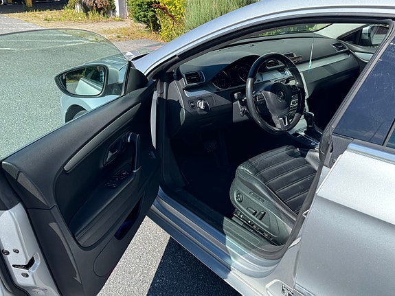 Volkswagen Passat CC 11 of 30