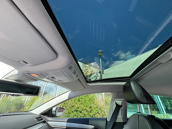 Volkswagen Passat CC 17 of 30