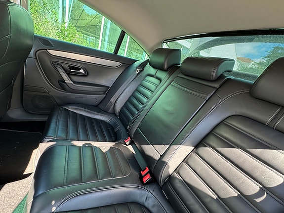 Volkswagen Passat CC 20 of 30