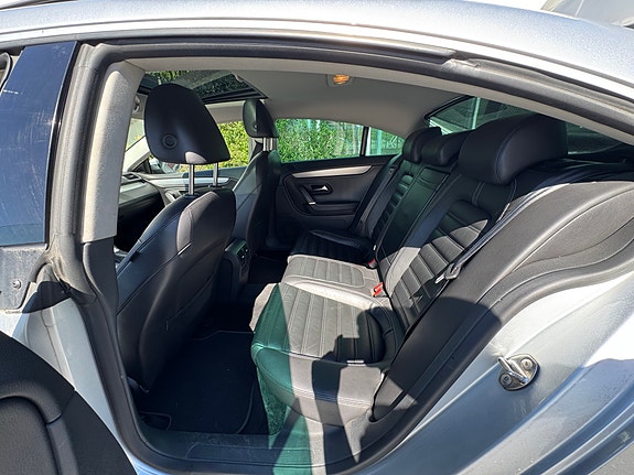 Volkswagen Passat CC 19 of 30