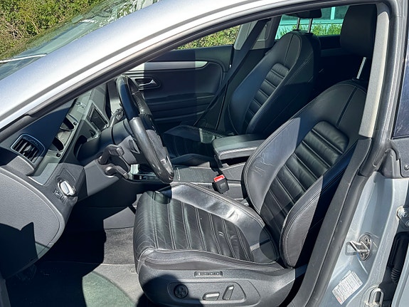 Volkswagen Passat CC 13 of 30