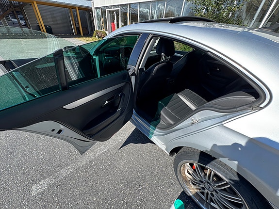 Volkswagen Passat CC 18 of 30