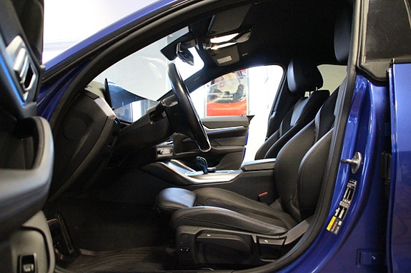 BMW i4 10 of 30