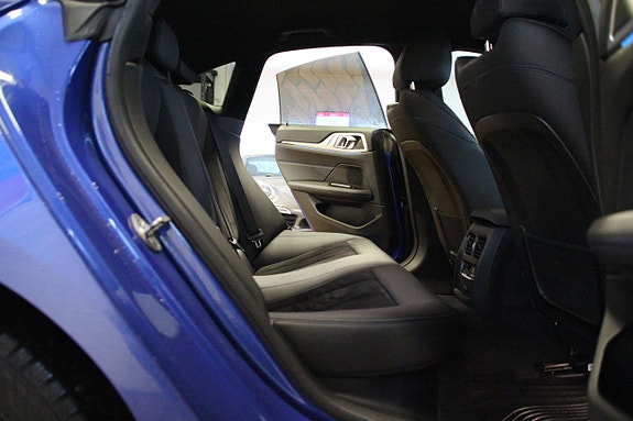 BMW i4 27 of 30