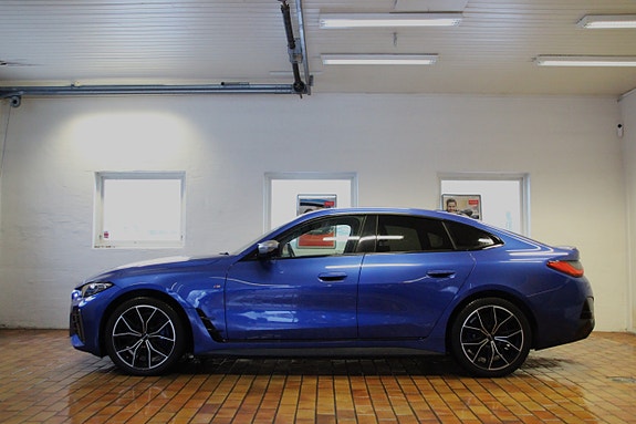 BMW i4 3 of 30