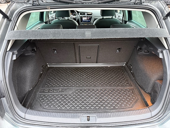 Volkswagen e-Golf VII 23 of 30