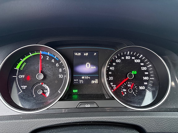 Volkswagen e-Golf VII 12 of 30