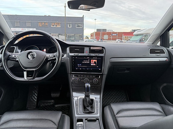 Volkswagen e-Golf VII 10 of 30