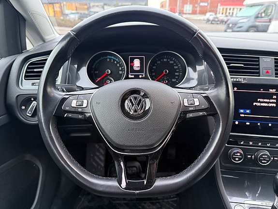 Volkswagen e-Golf VII 11 of 30
