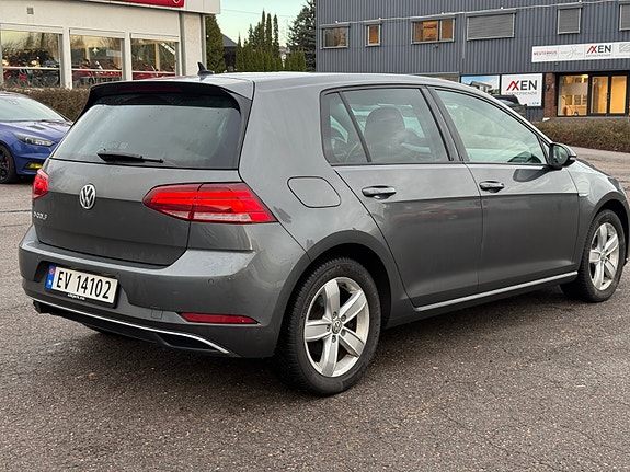 Volkswagen e-Golf VII 4 of 30