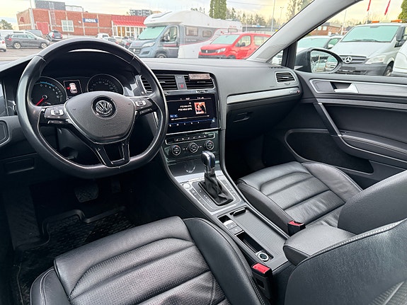 Volkswagen e-Golf VII 9 of 30