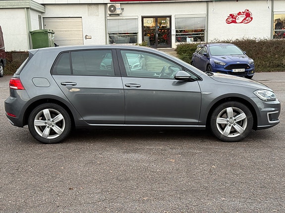 Volkswagen e-Golf VII 7 of 30