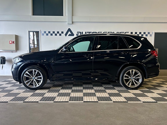 BMW X5 2 of 5