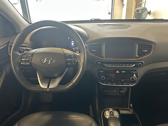 Hyundai IONIQ 15 of 18