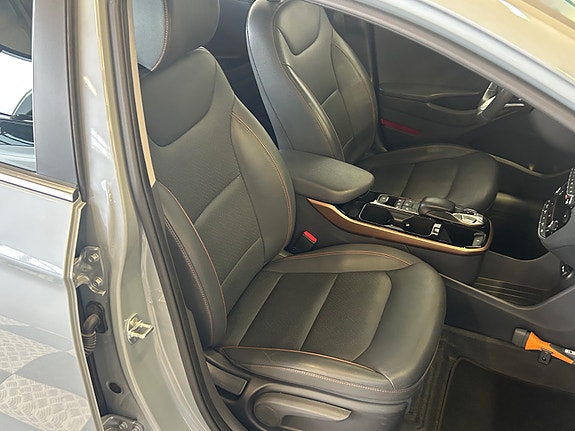 Hyundai IONIQ 12 of 18