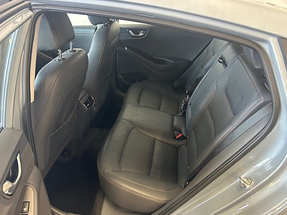 Hyundai IONIQ 13 of 18