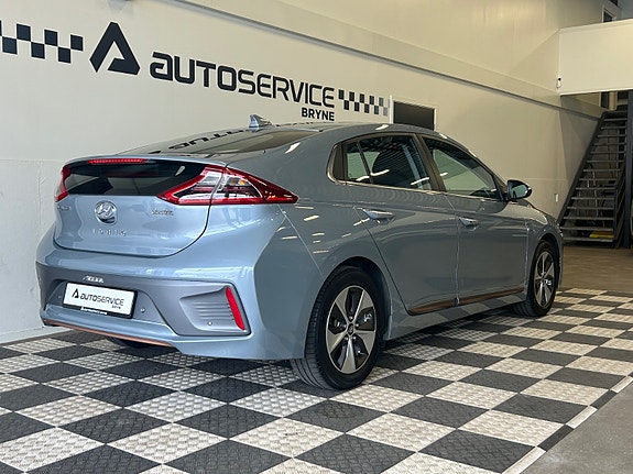 Hyundai IONIQ 8 of 18