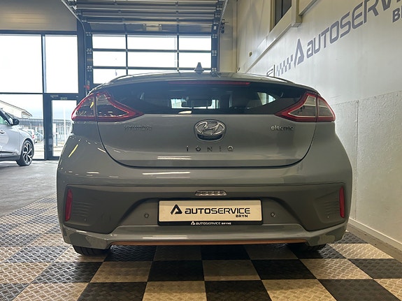 Hyundai IONIQ 10 of 18