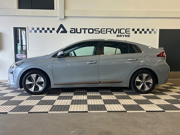 Hyundai IONIQ 2 of 5