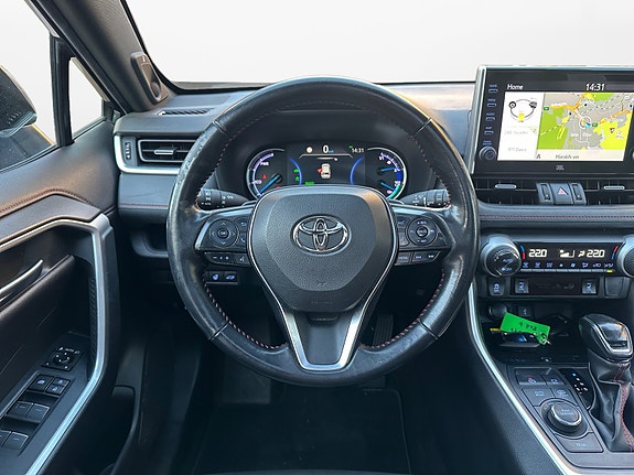 Toyota RAV4 Plug-in Hybrid 12 of 30