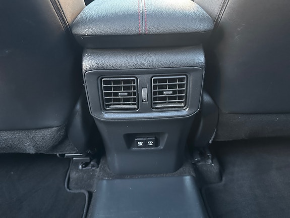 Toyota RAV4 Plug-in Hybrid 23 of 30