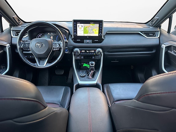 Toyota RAV4 Plug-in Hybrid 10 of 30