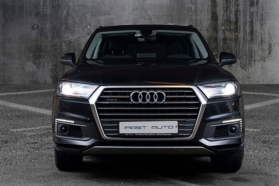 Audi Q7 3 of 5