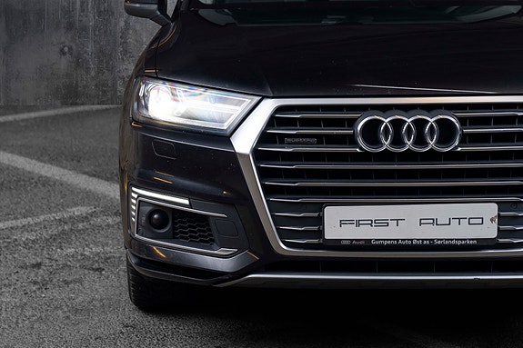 Audi Q7 4 of 5