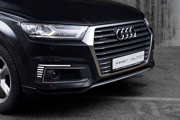 Audi Q7 2 of 5