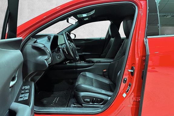 Lexus UX300e