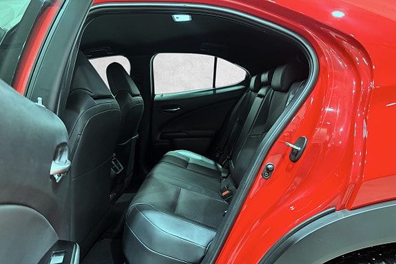 Lexus UX300e