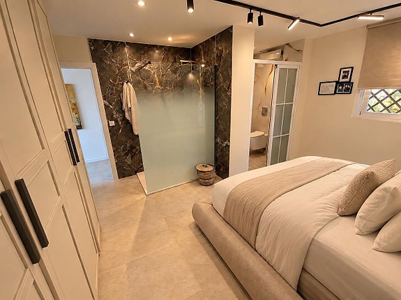 Flott penthouse med 3 soverom, 60 m² terrasser og utsikt over golfbanen