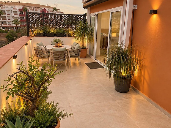 Flott penthouse med 3 soverom, 60 m² terrasser og utsikt over golfbanen