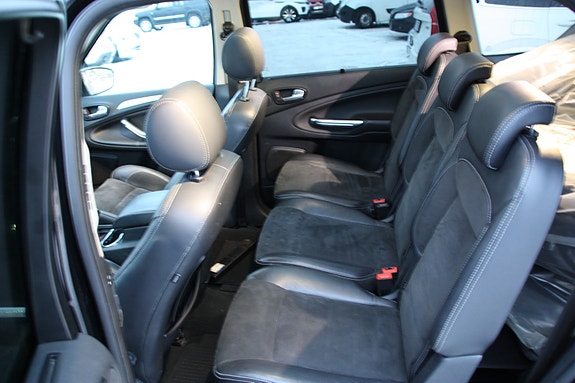 Ford S-MAX 12 of 16