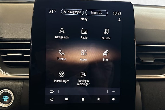 Interaktiv berøringsskjerm med medie- og navigasjonsmuligheter for alle behov.