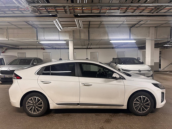 Hyundai IONIQ 3 of 7