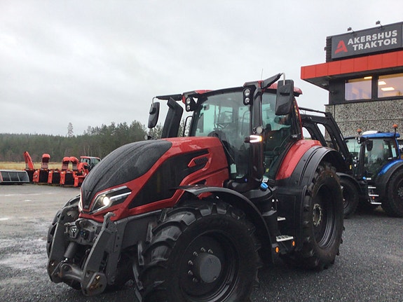Valtra Q305 med sentralsmøring! Garanti! 2023, kr 1 845 000,-