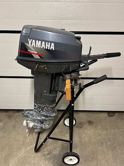 Yamaha 25 hk autolube 1998 Lang stamme m/både Rorkult og kontrollboks