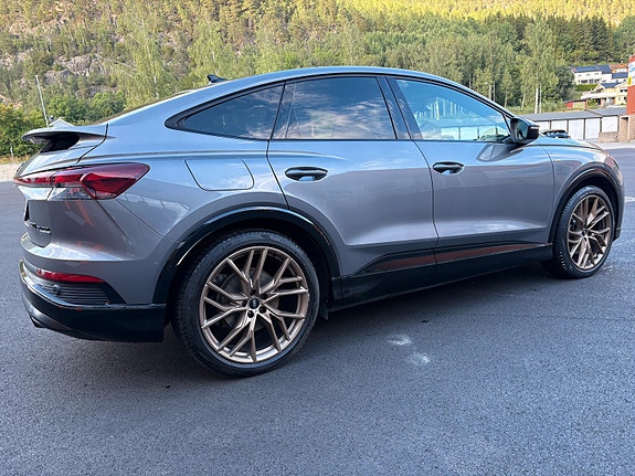 Audi Q4 e-tron 5 of 30