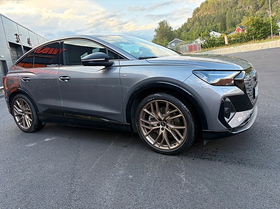 Audi Q4 e-tron 4 of 30